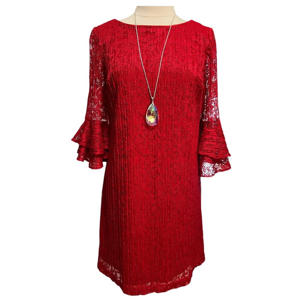 Crinkled red floral lace dress with cool sleeves